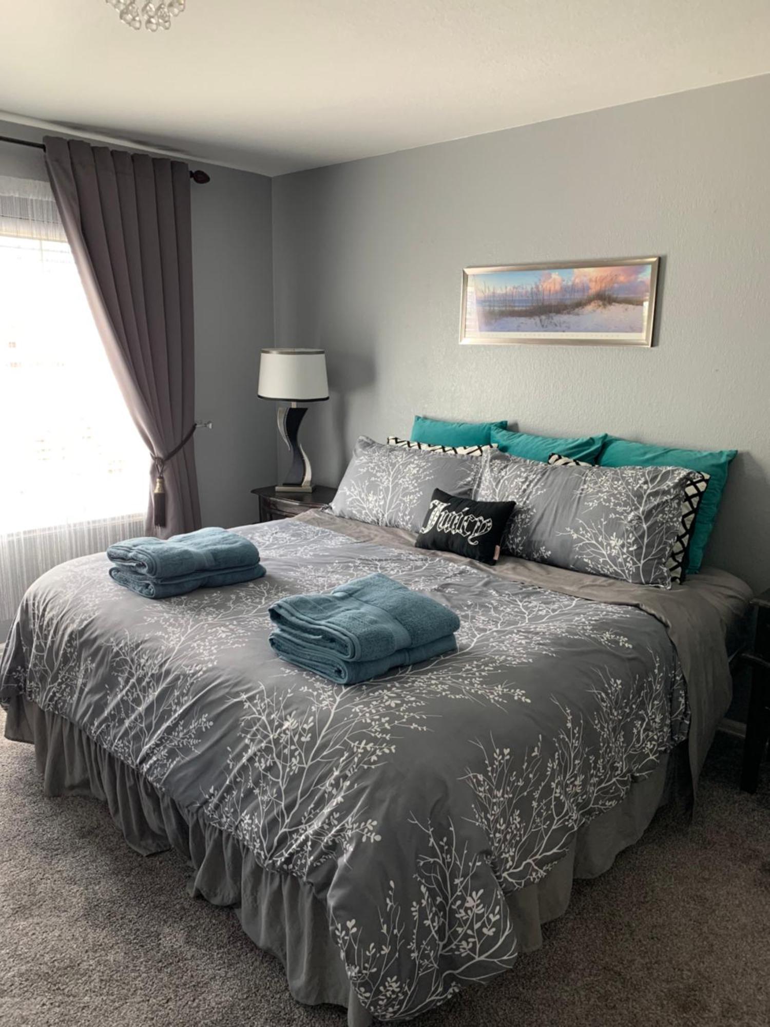 Charming 3 Bed 3 Bath Home, Super Cozy, Close To Dia Aurora